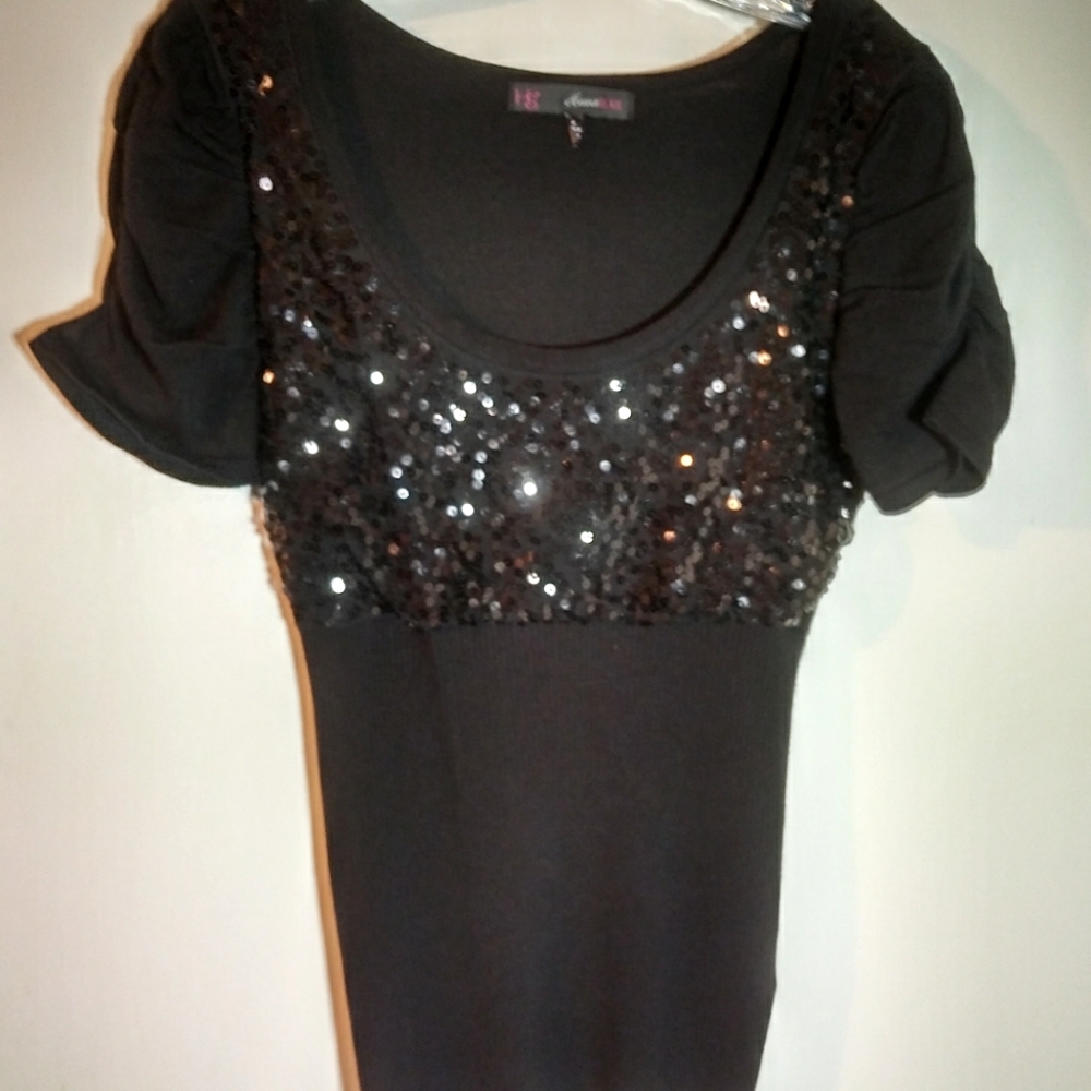 Modestly sexy sequined knit short sleeve top